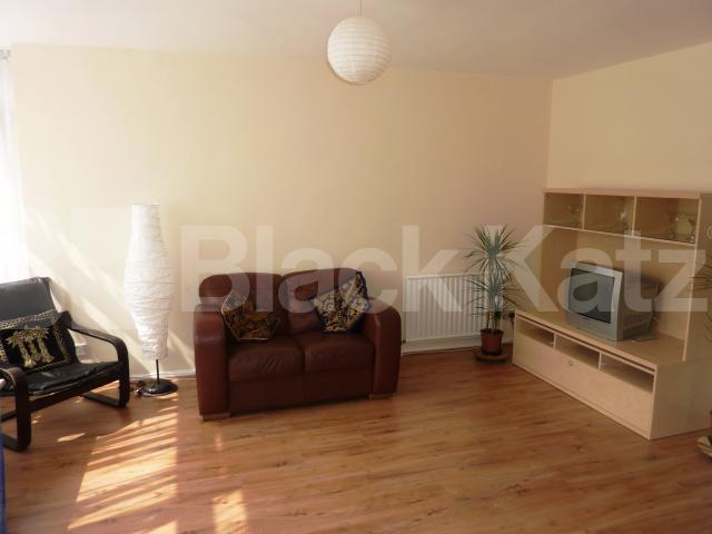 			NEAR REGENTS PARK-PRIMROSE HILL , 2 Bedroom, 1 bath, 1 reception Flat			 Kingsland,Broxwood Way, ST JOHNS WOOD